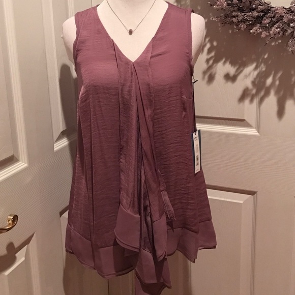 Mauve top with center detail, awesome design - Picture 1 of 4
